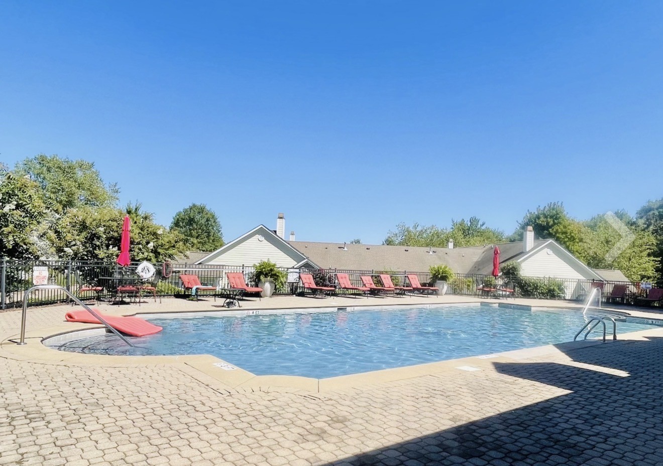 825 Browns Ln