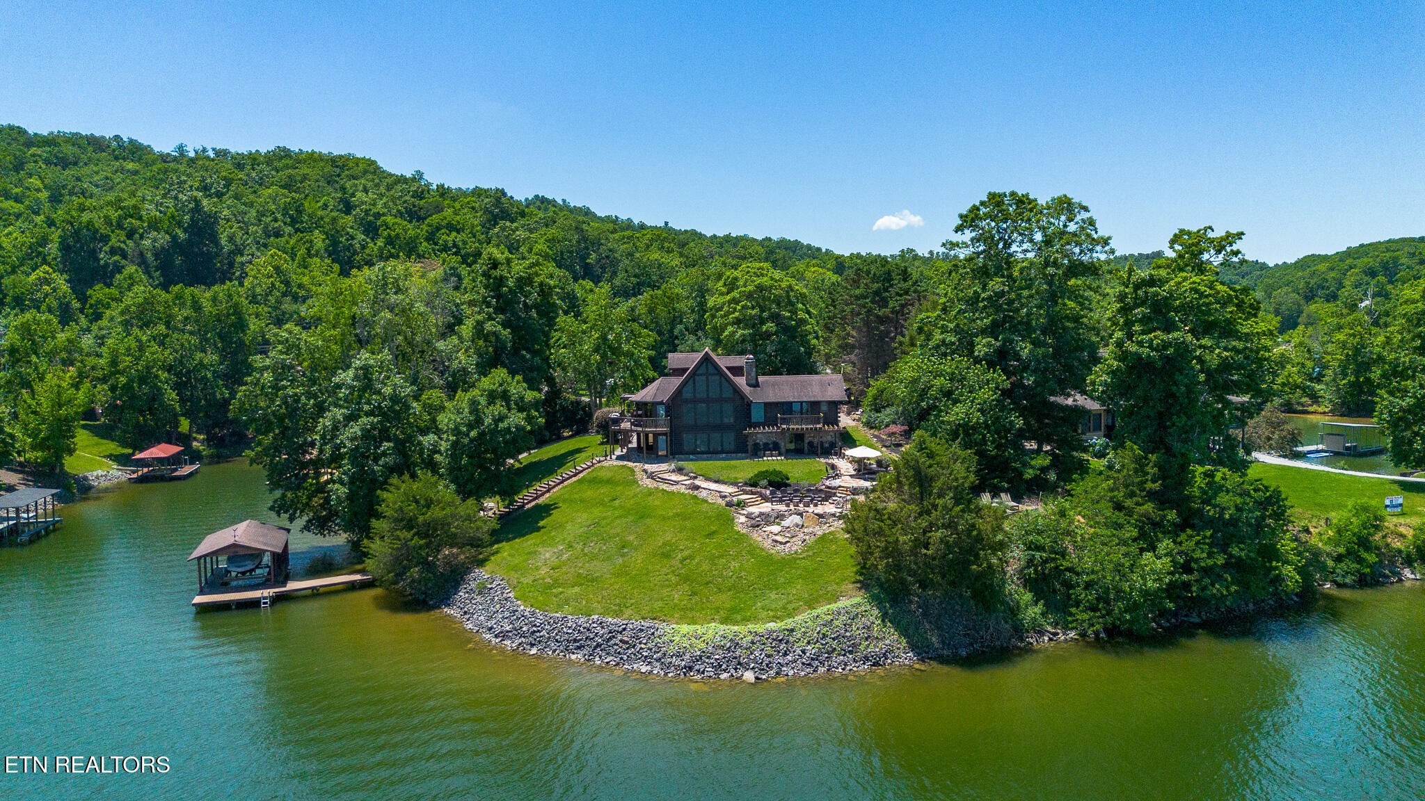 114 Chickasaw Point