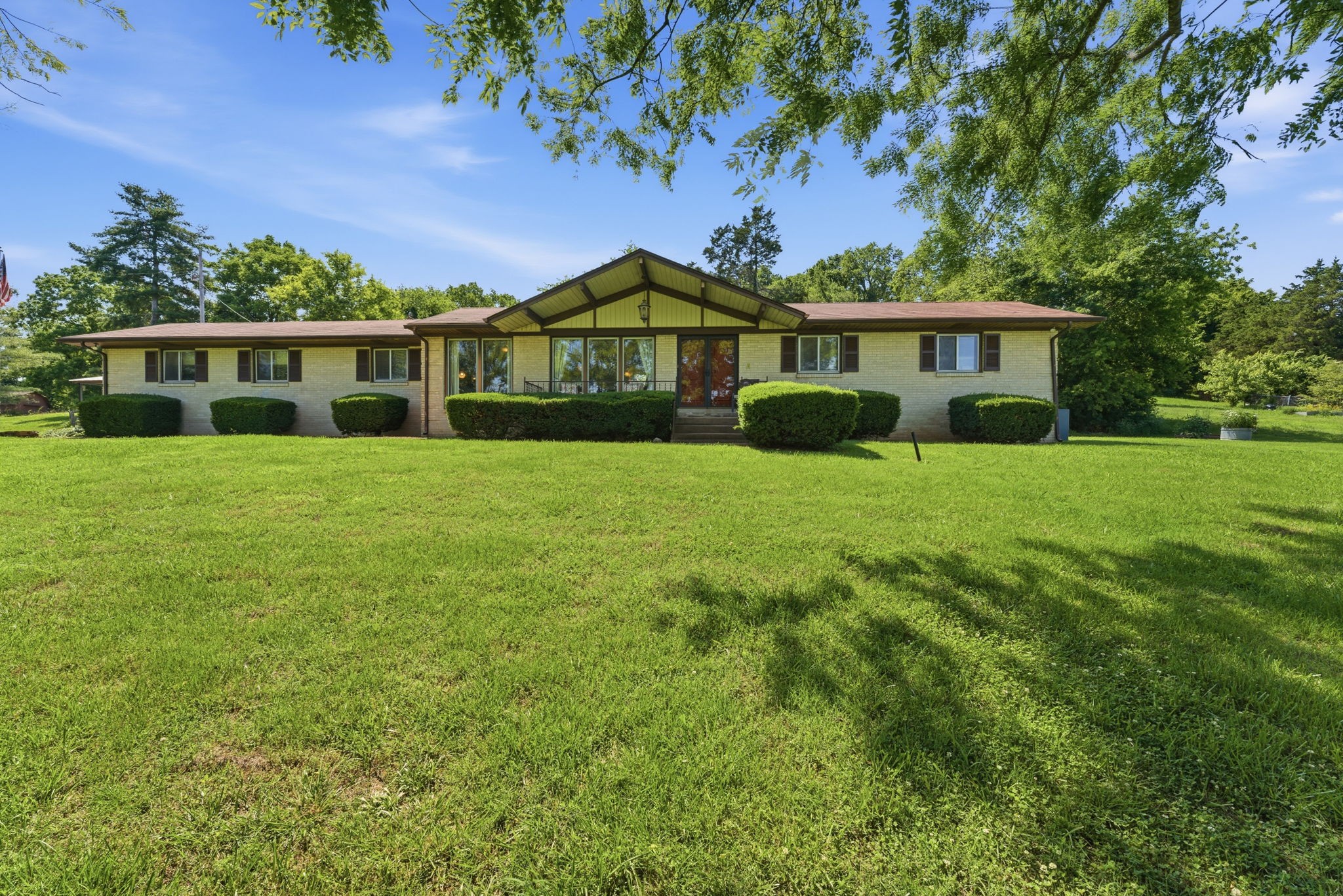 899 Carters Creek Pike