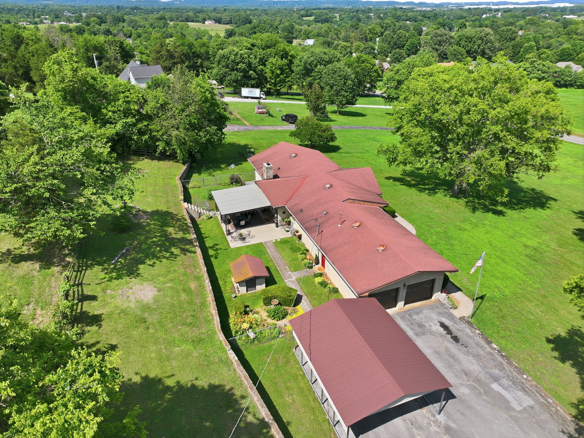 899 Carters Creek Pike