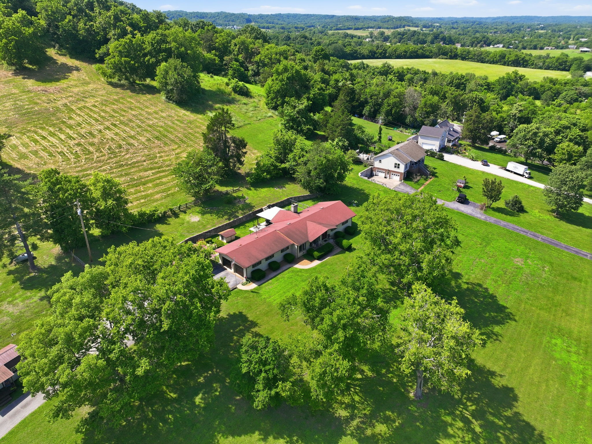 899 Carters Creek Pike