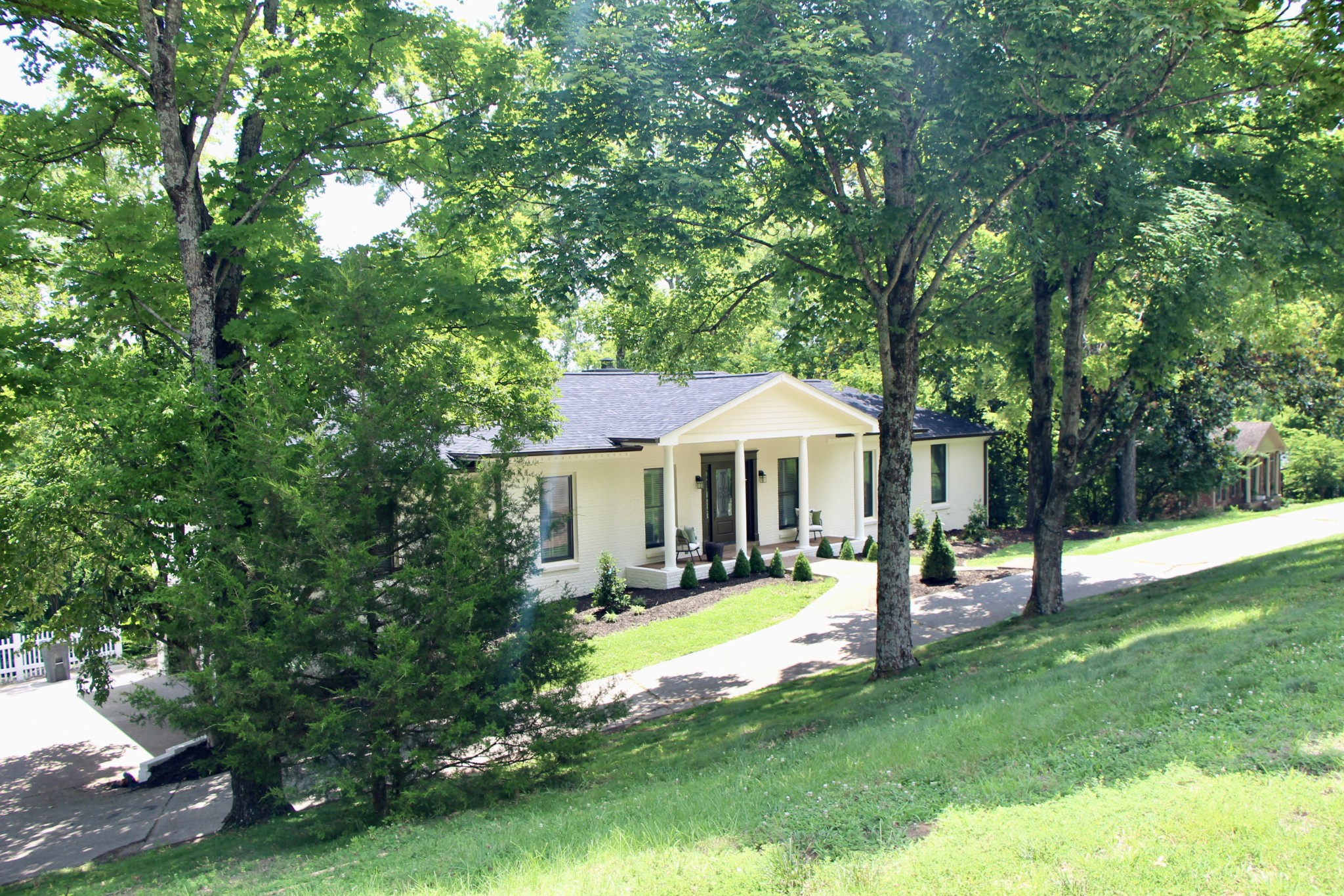 618 Hunters Ln