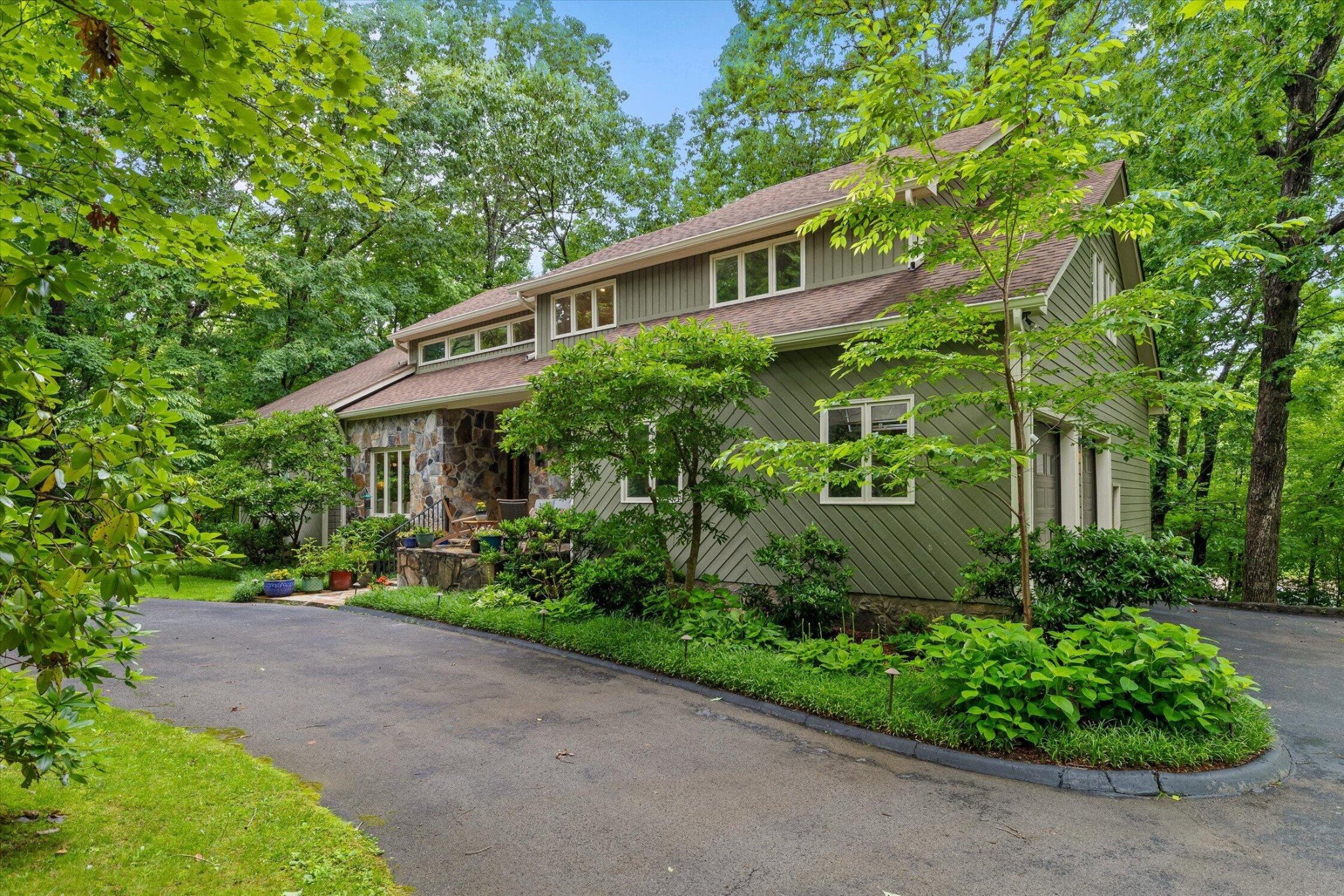 10 Pebble Lane