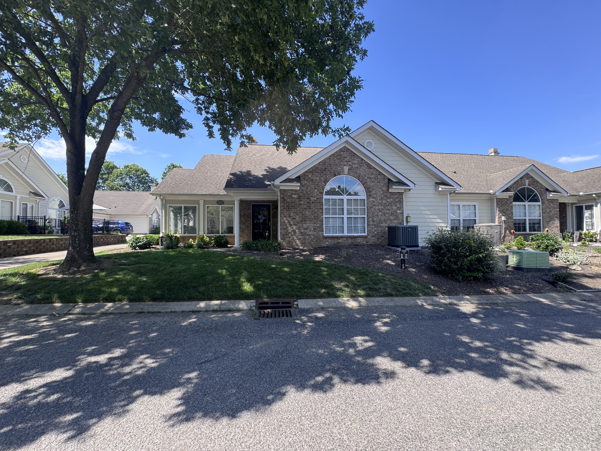825 Browns Ln