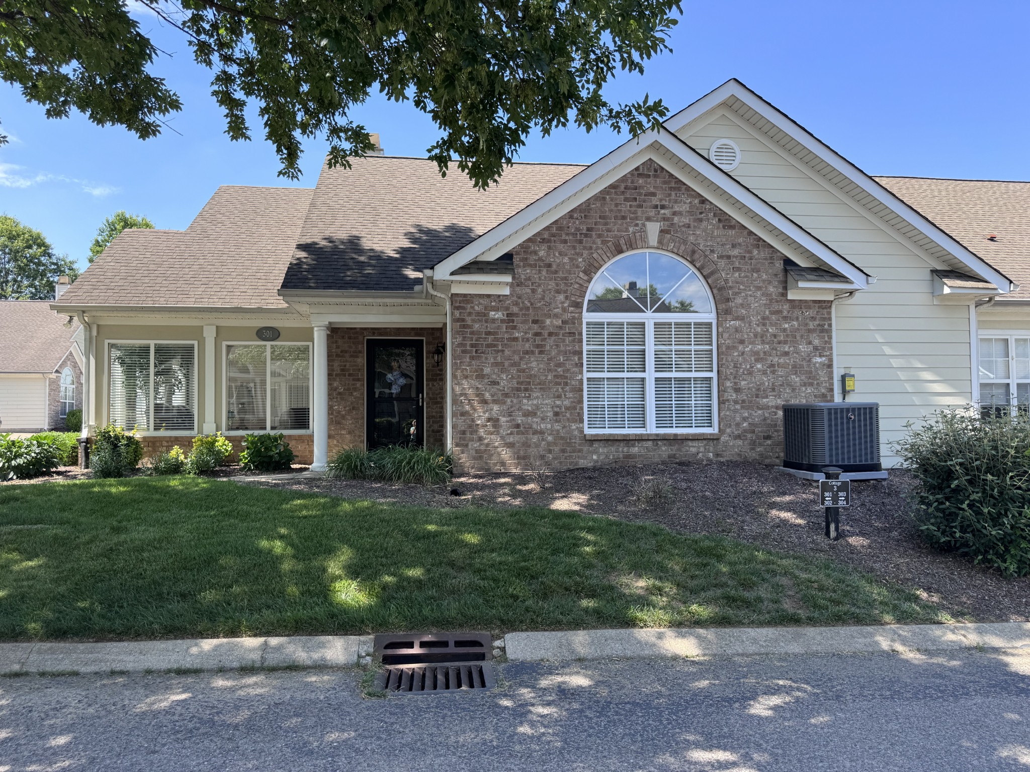 825 Browns Ln