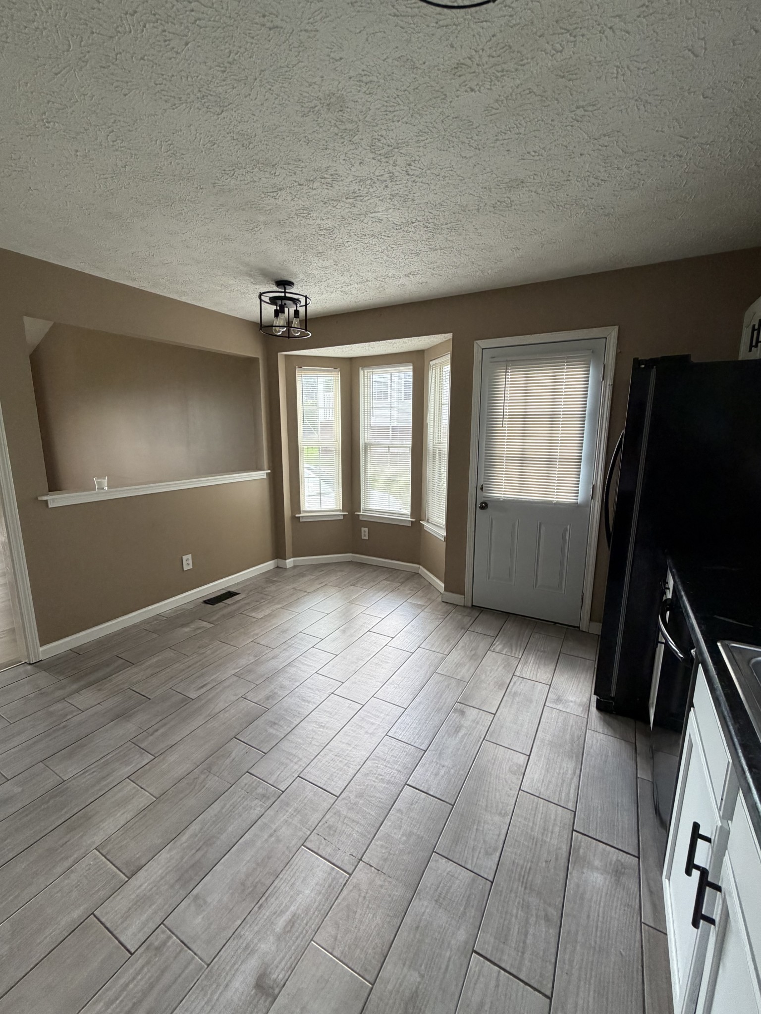 290 Fritz Cir