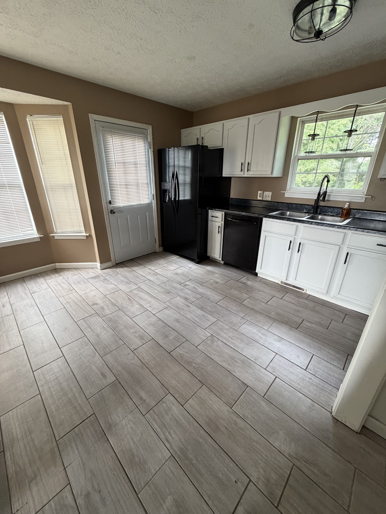 290 Fritz Cir