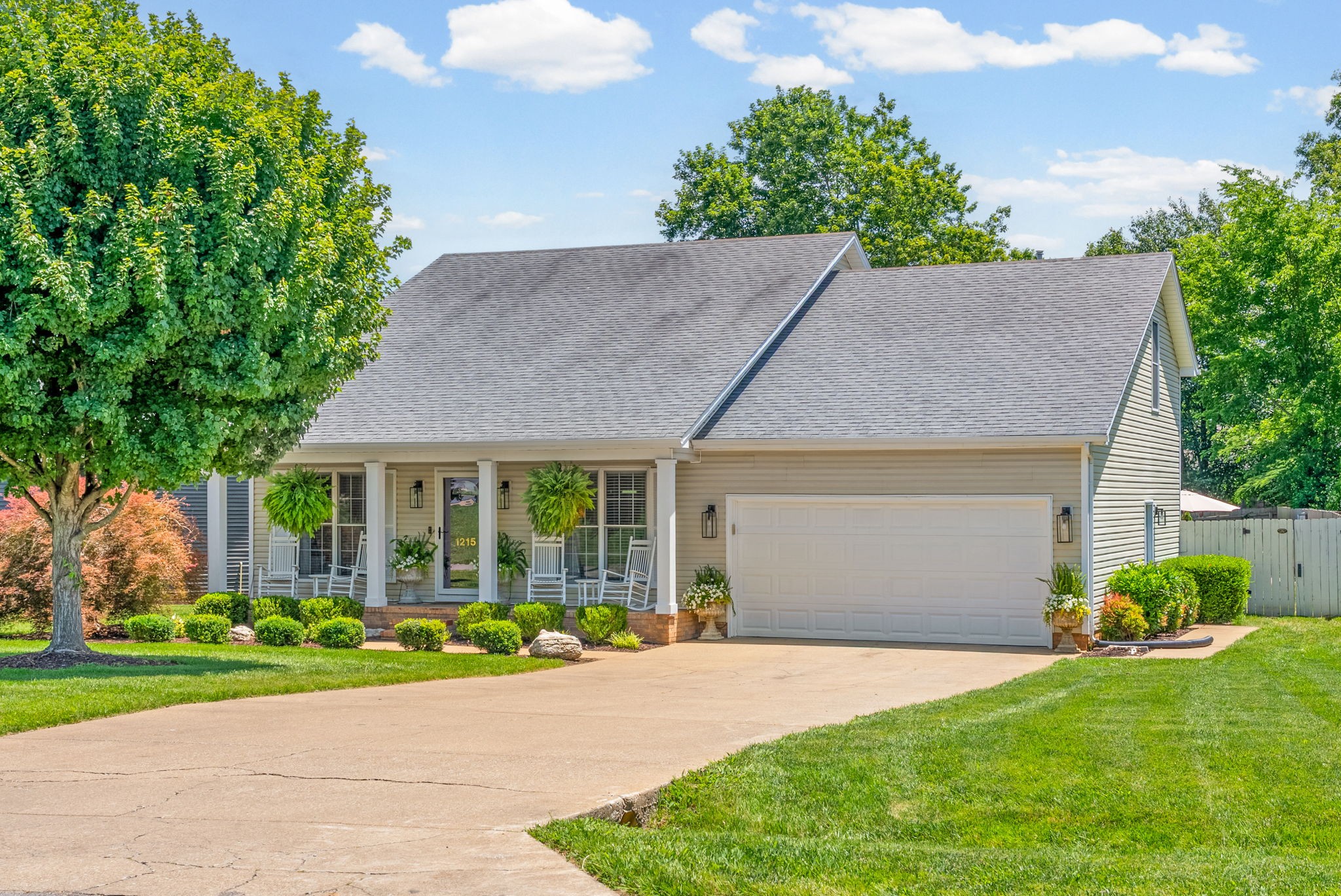 1215 Bark Ridge Cir