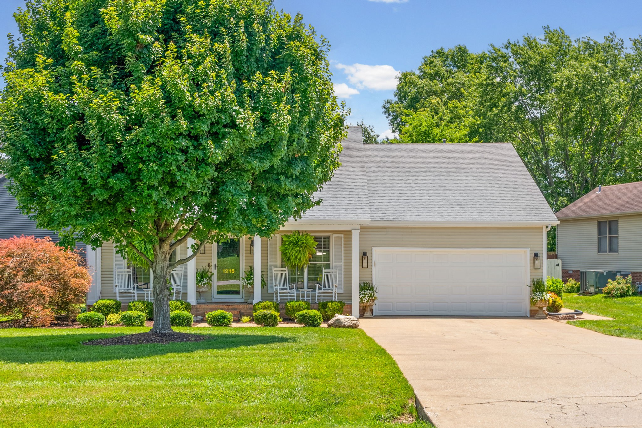 1215 Bark Ridge Cir