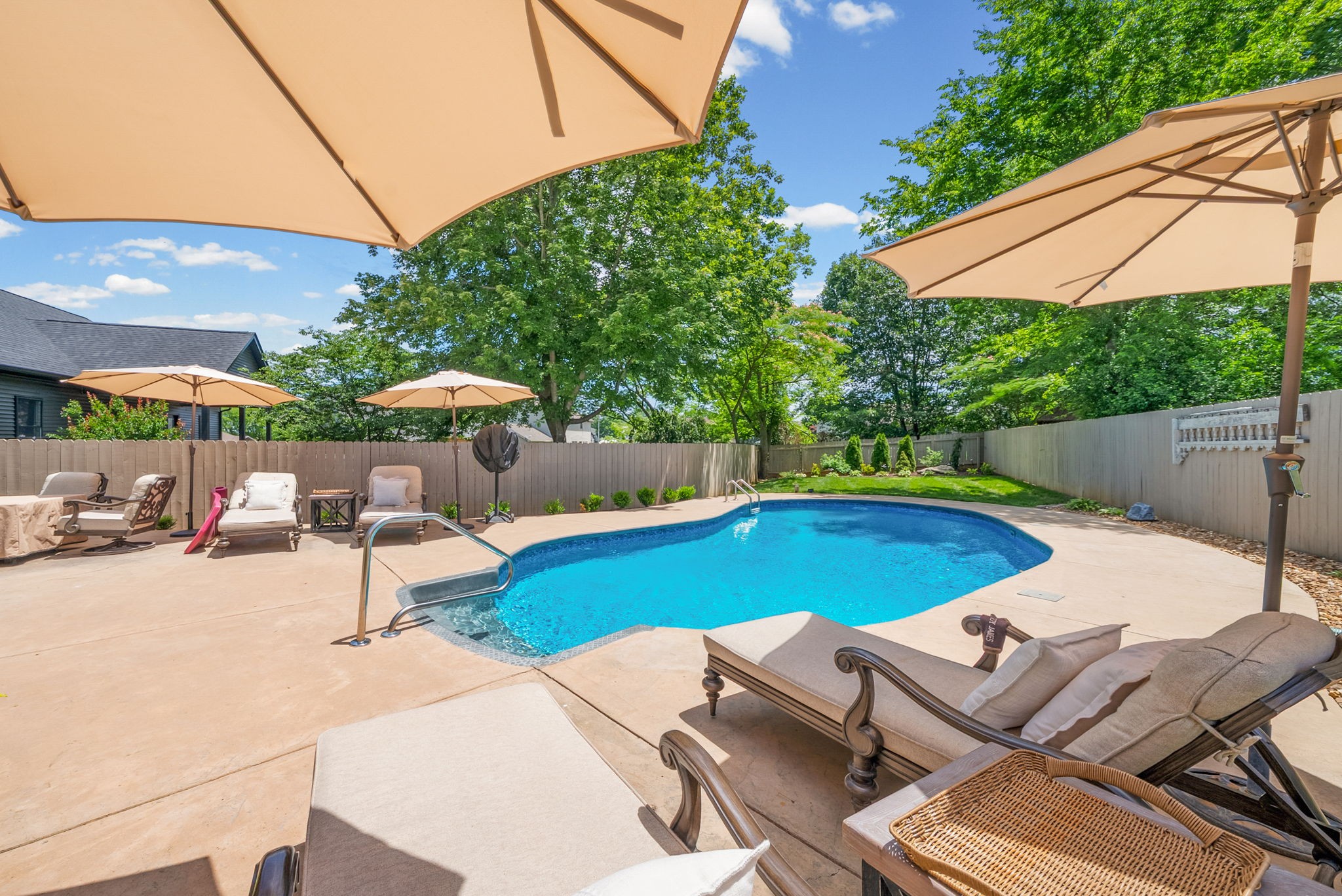 1215 Bark Ridge Cir