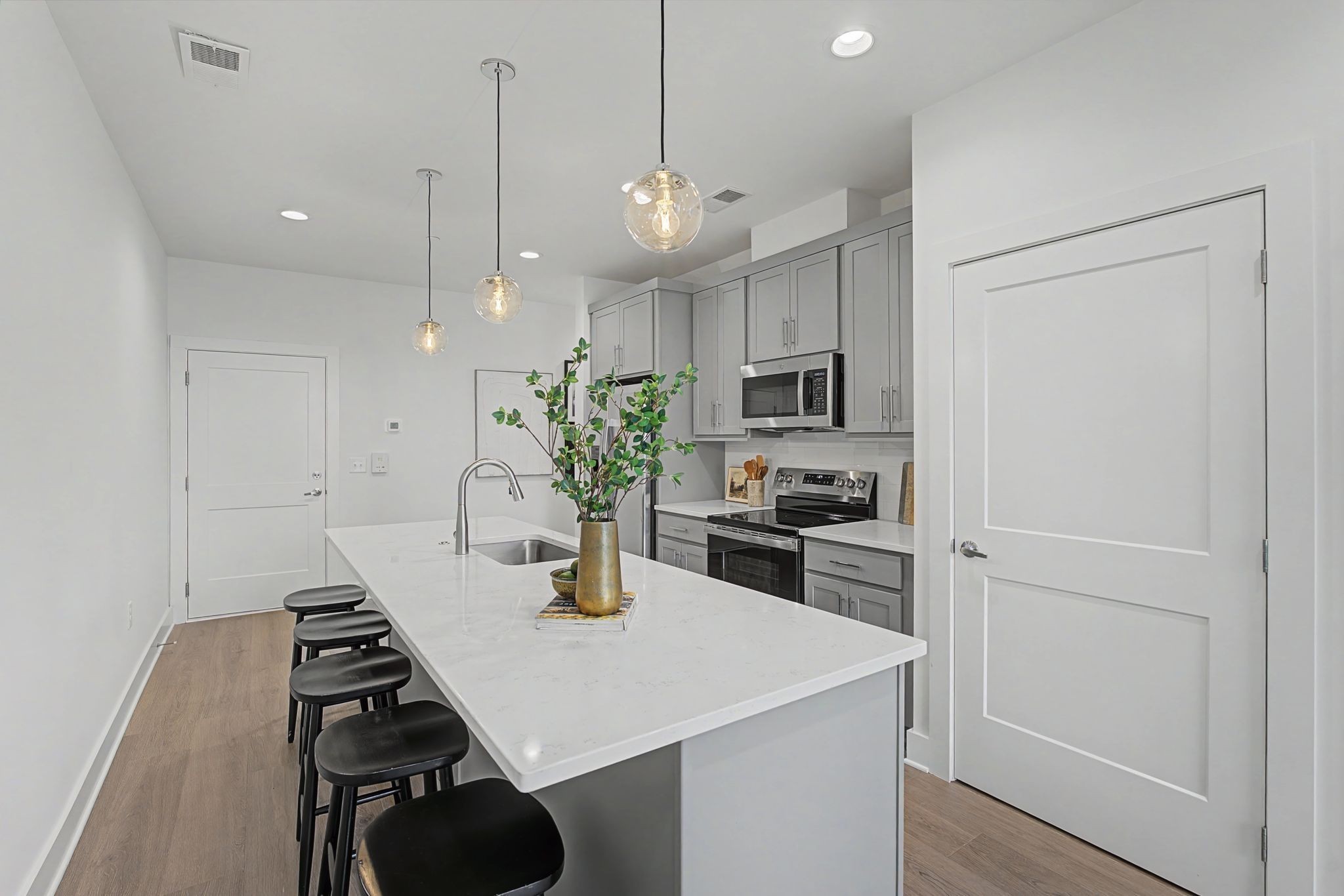 505 Community Ct