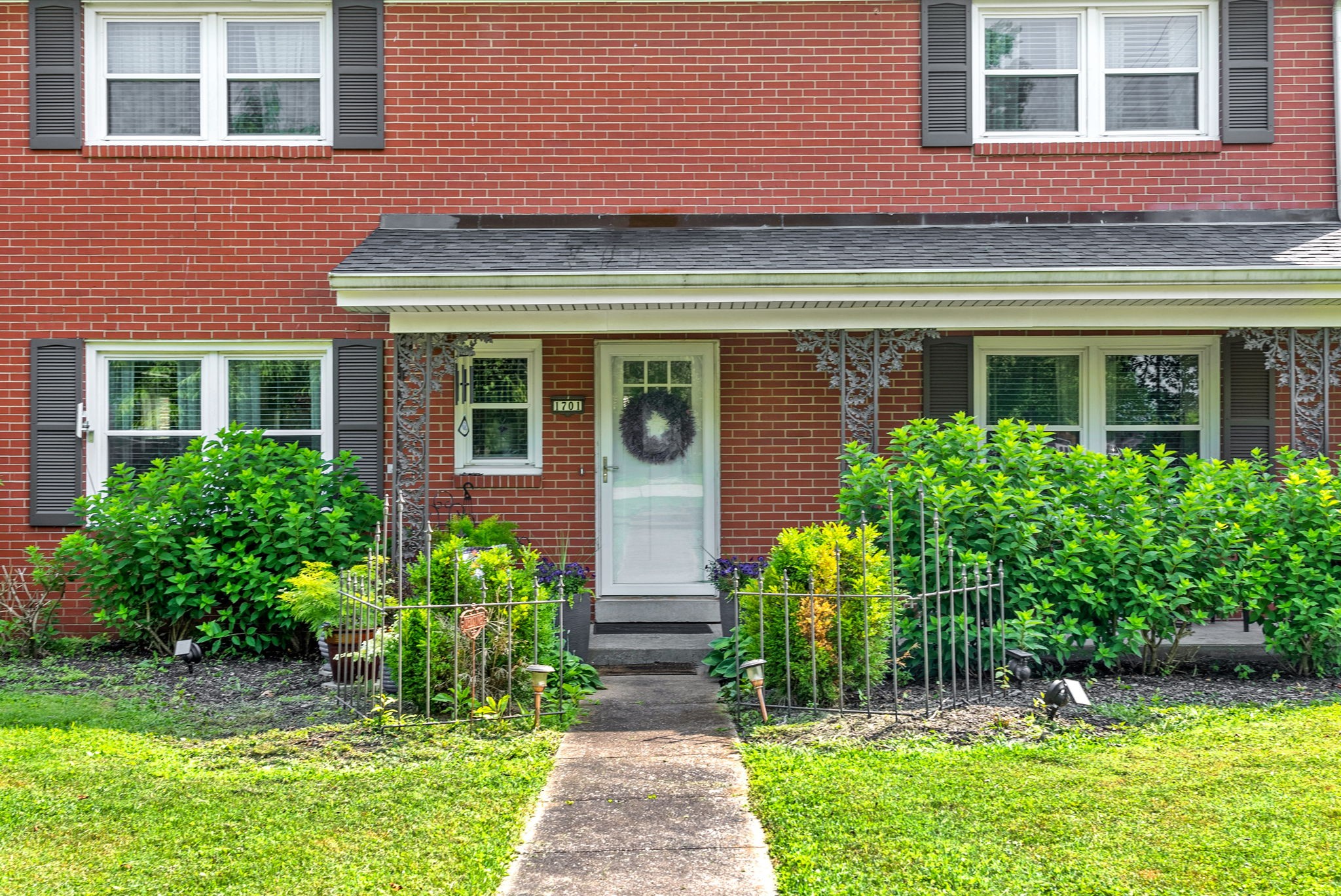 1701 Parkview Dr