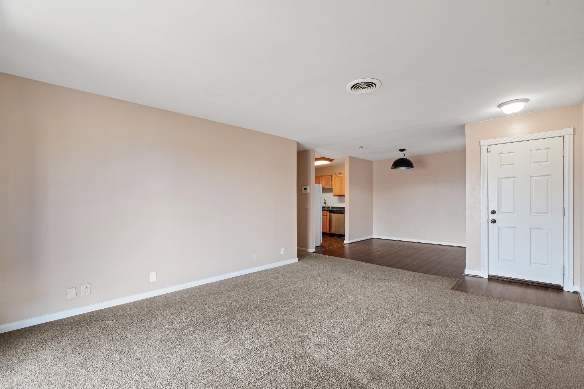 555 N DuPont Ave
