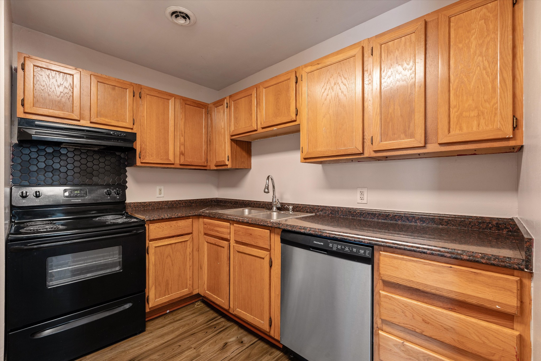 555 N DuPont Ave