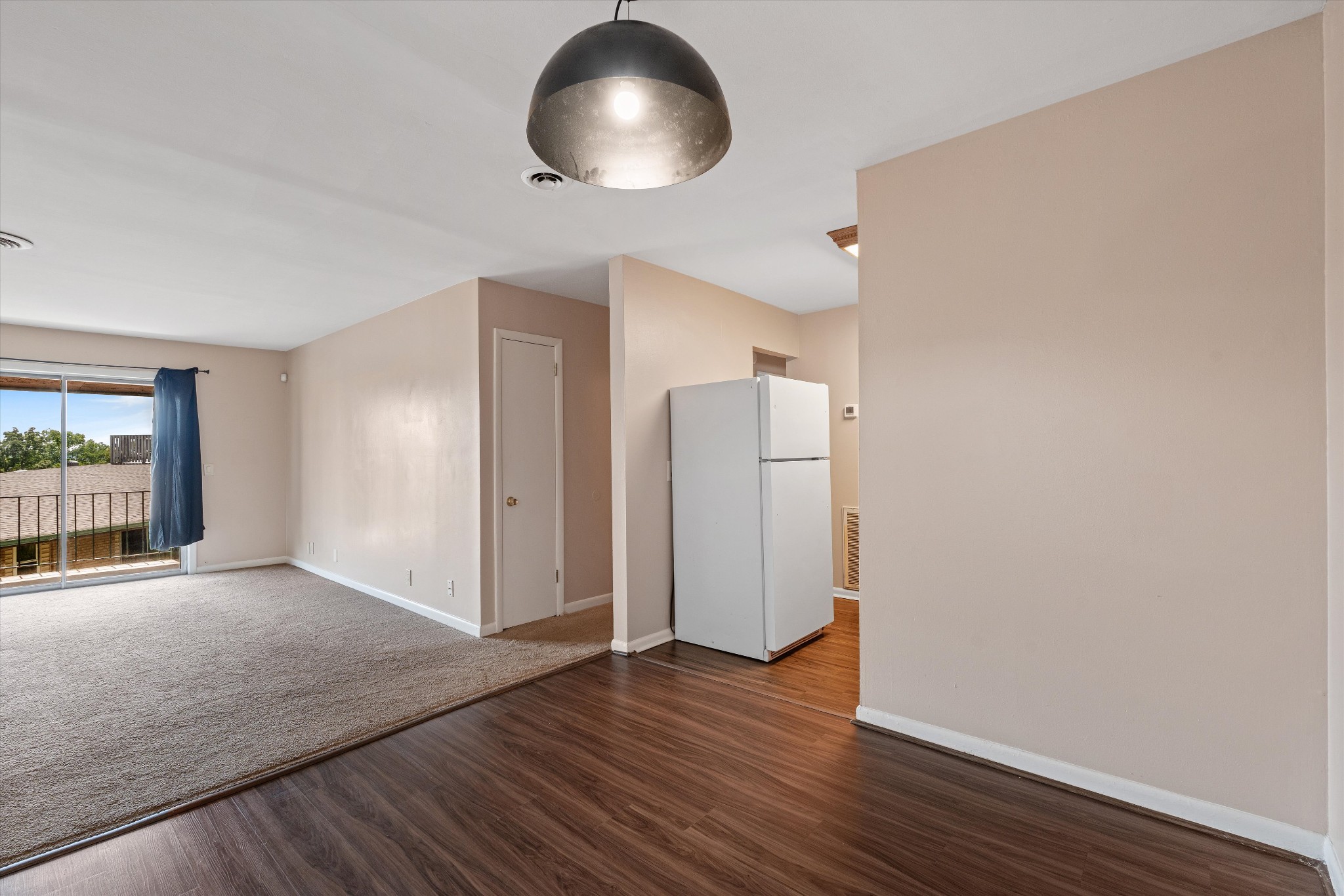 555 N DuPont Ave