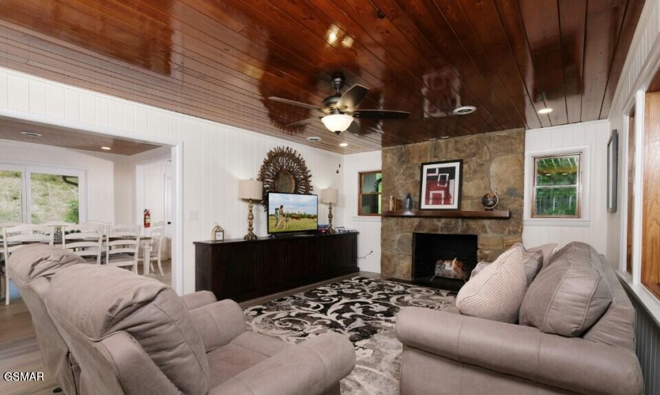 306 Glades Road