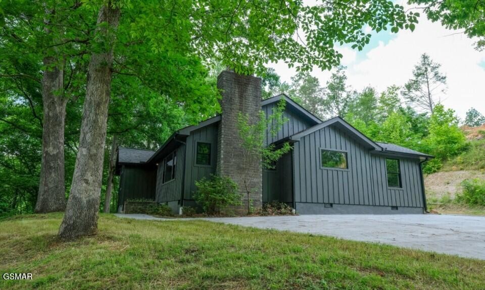 306 Glades Road