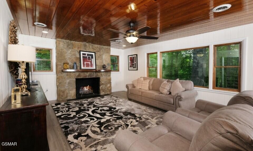 306 Glades Road