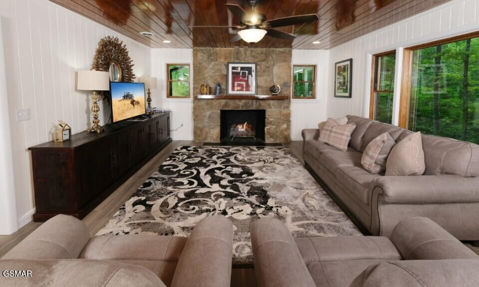 306 Glades Road