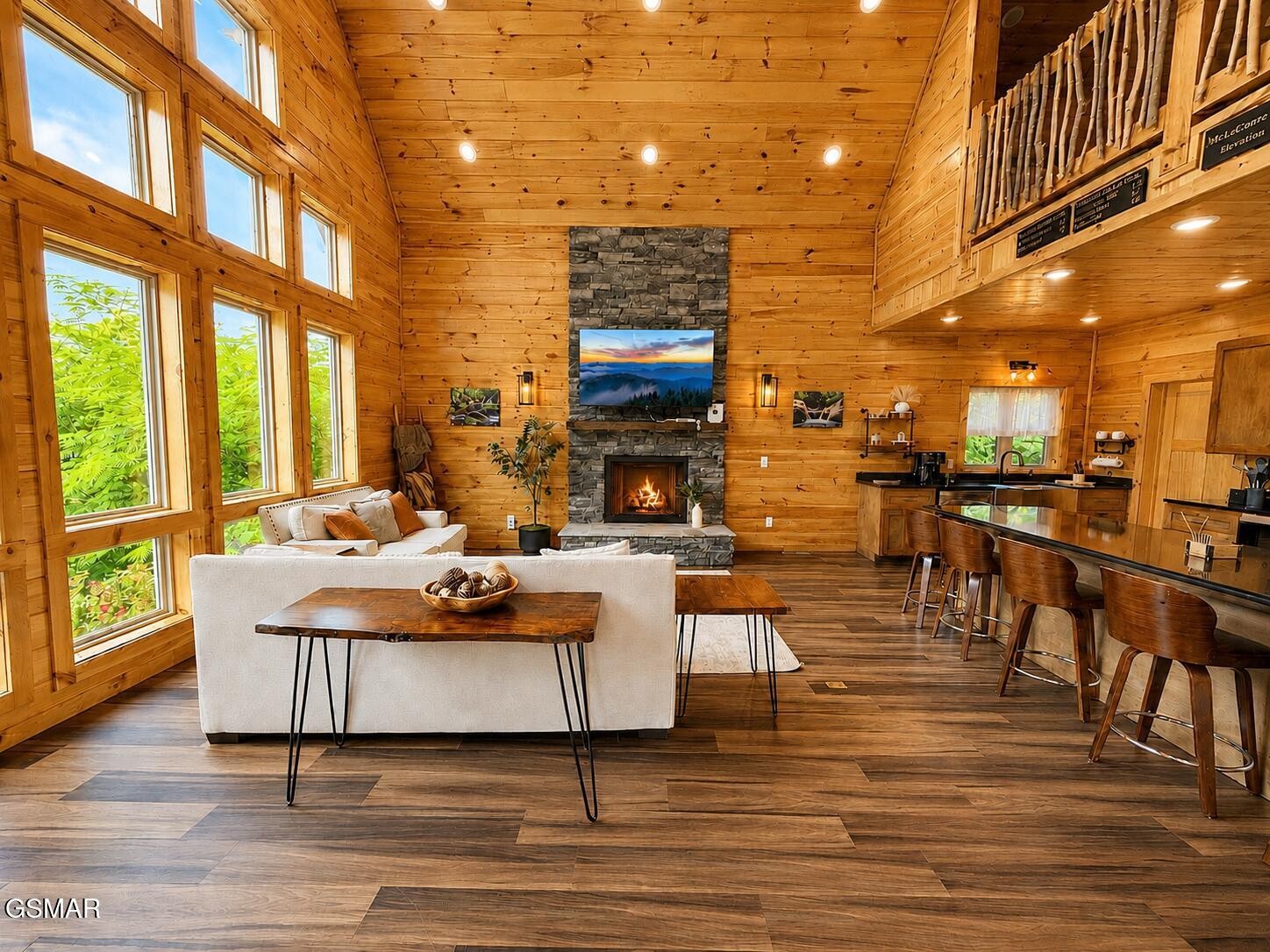 862 Crest View Drive