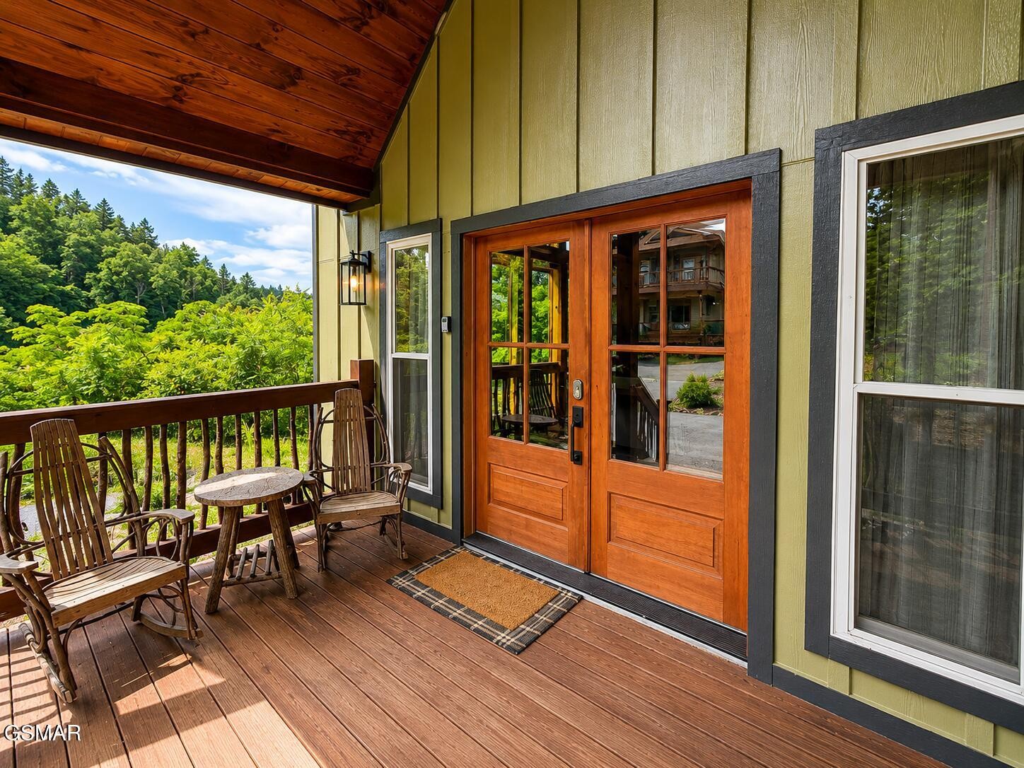 862 Crest View Drive