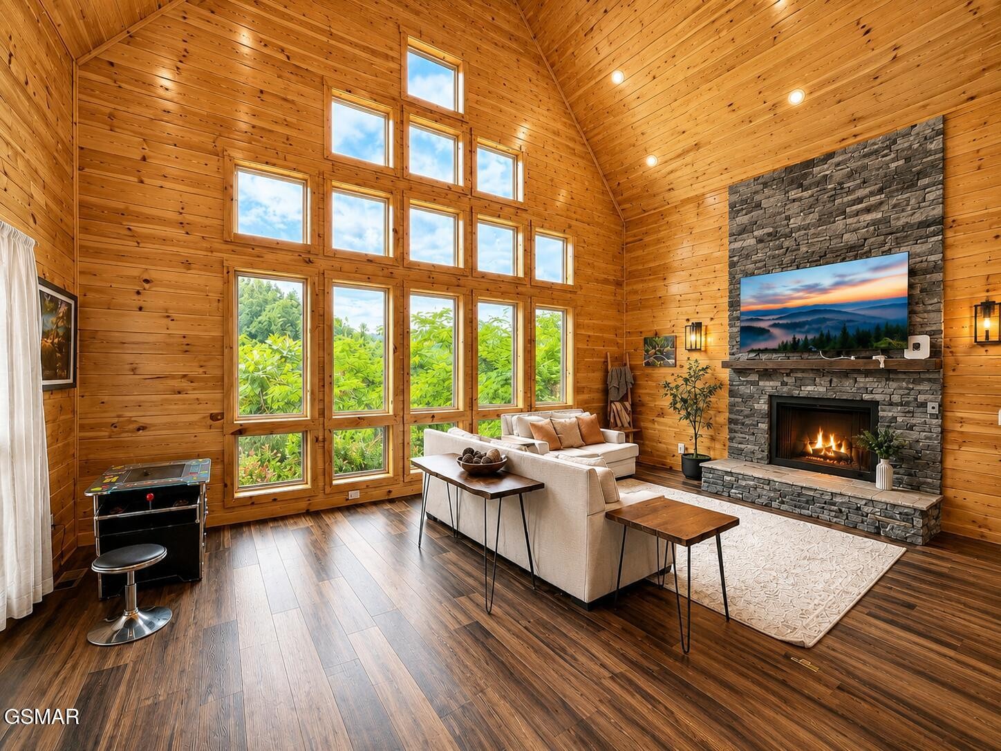 862 Crest View Drive
