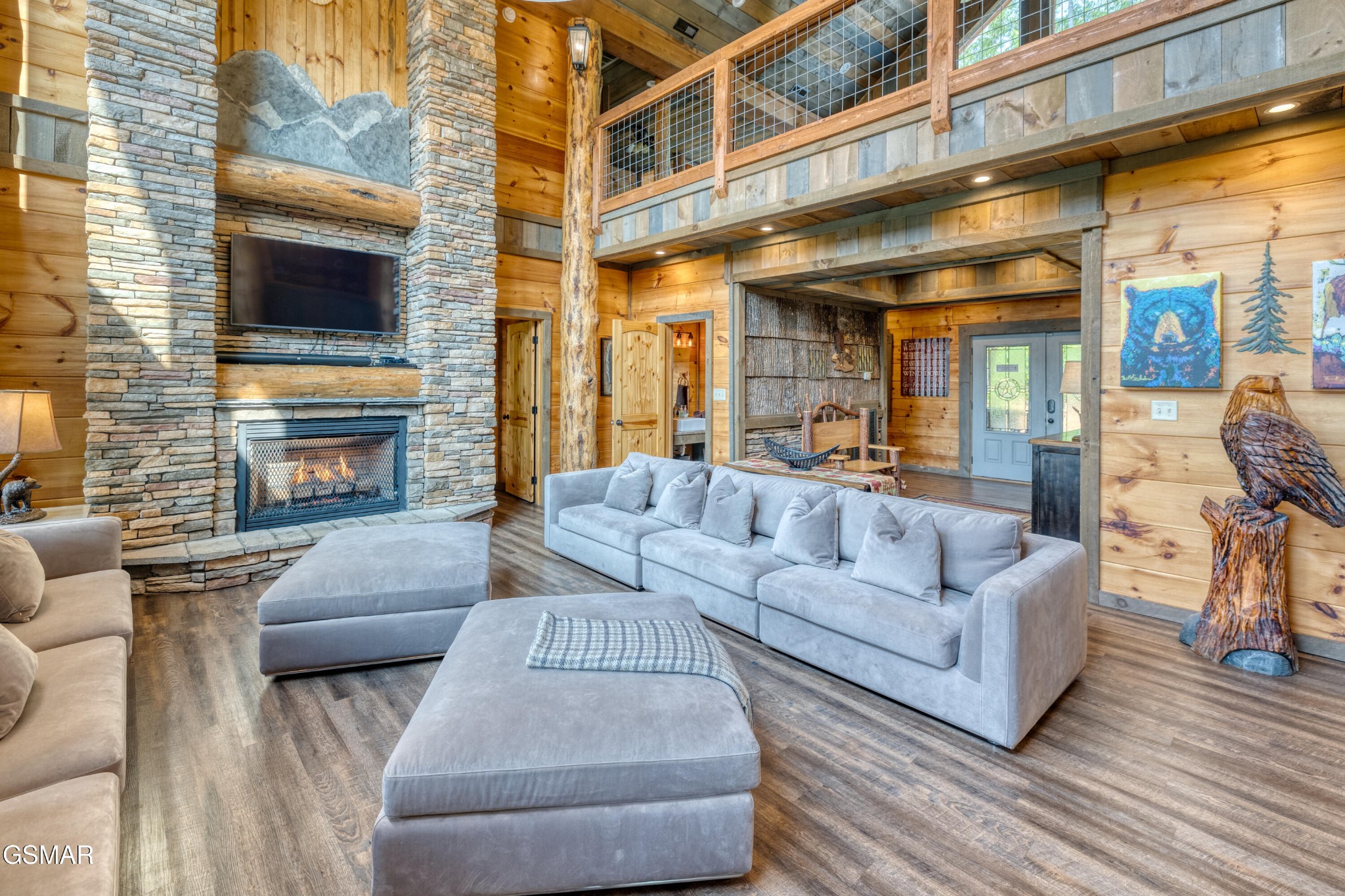 809 Pinecrest Way