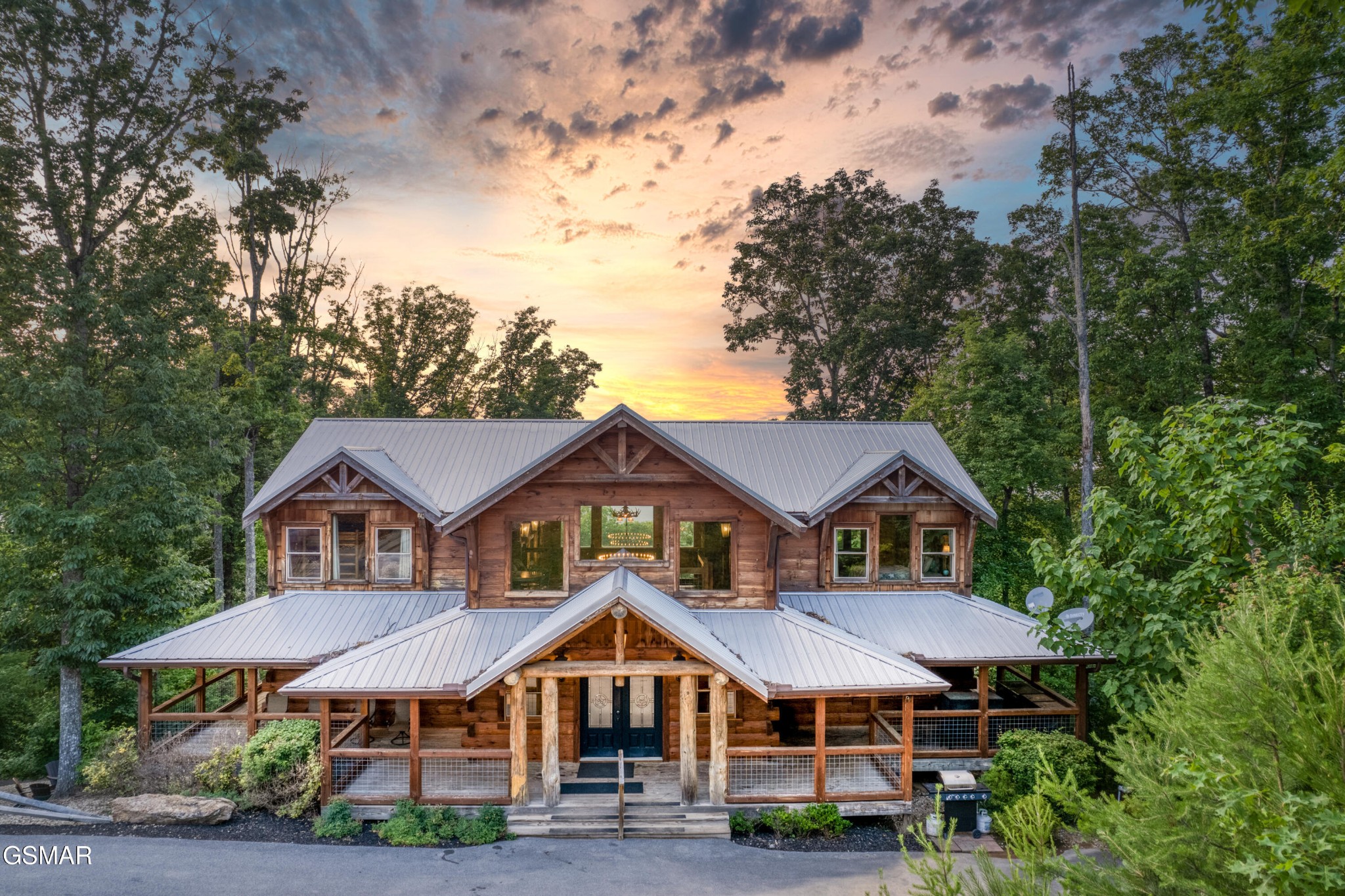 809 Pinecrest Way