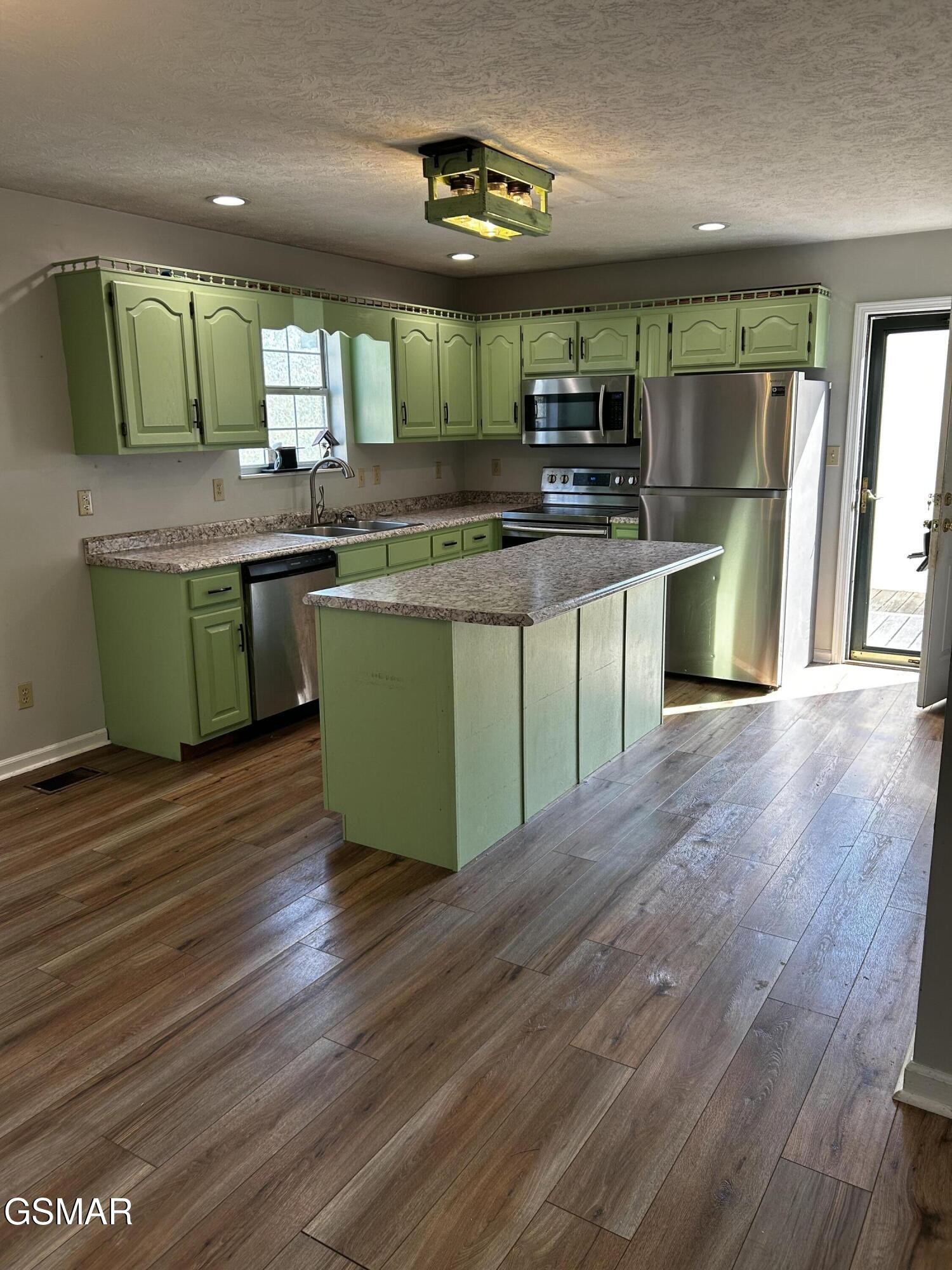 151 W Meeting Street