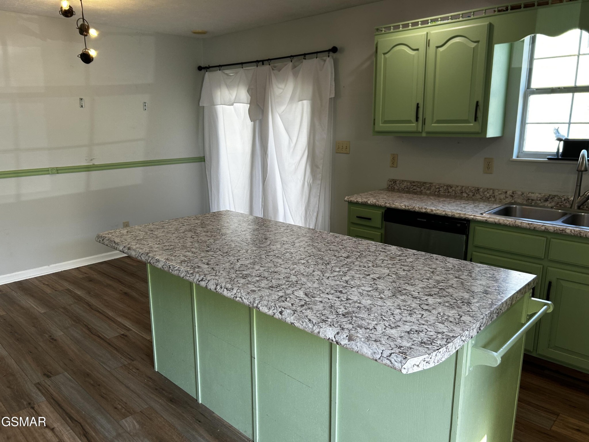151 W Meeting Street