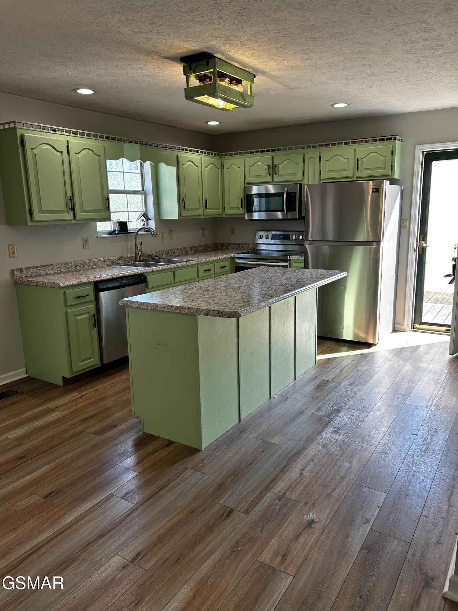 151 W Meeting Street