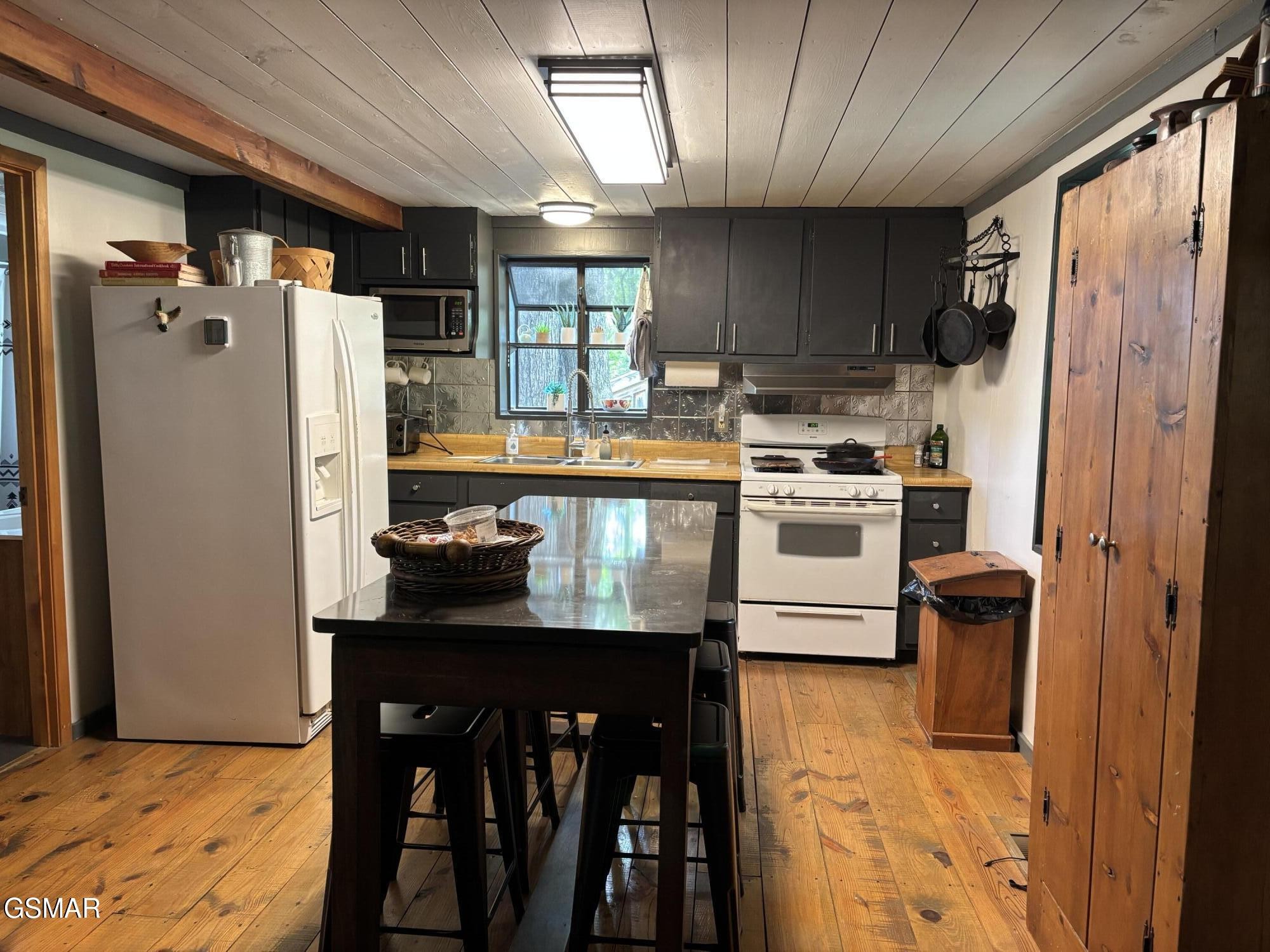 1450 Cabin Way