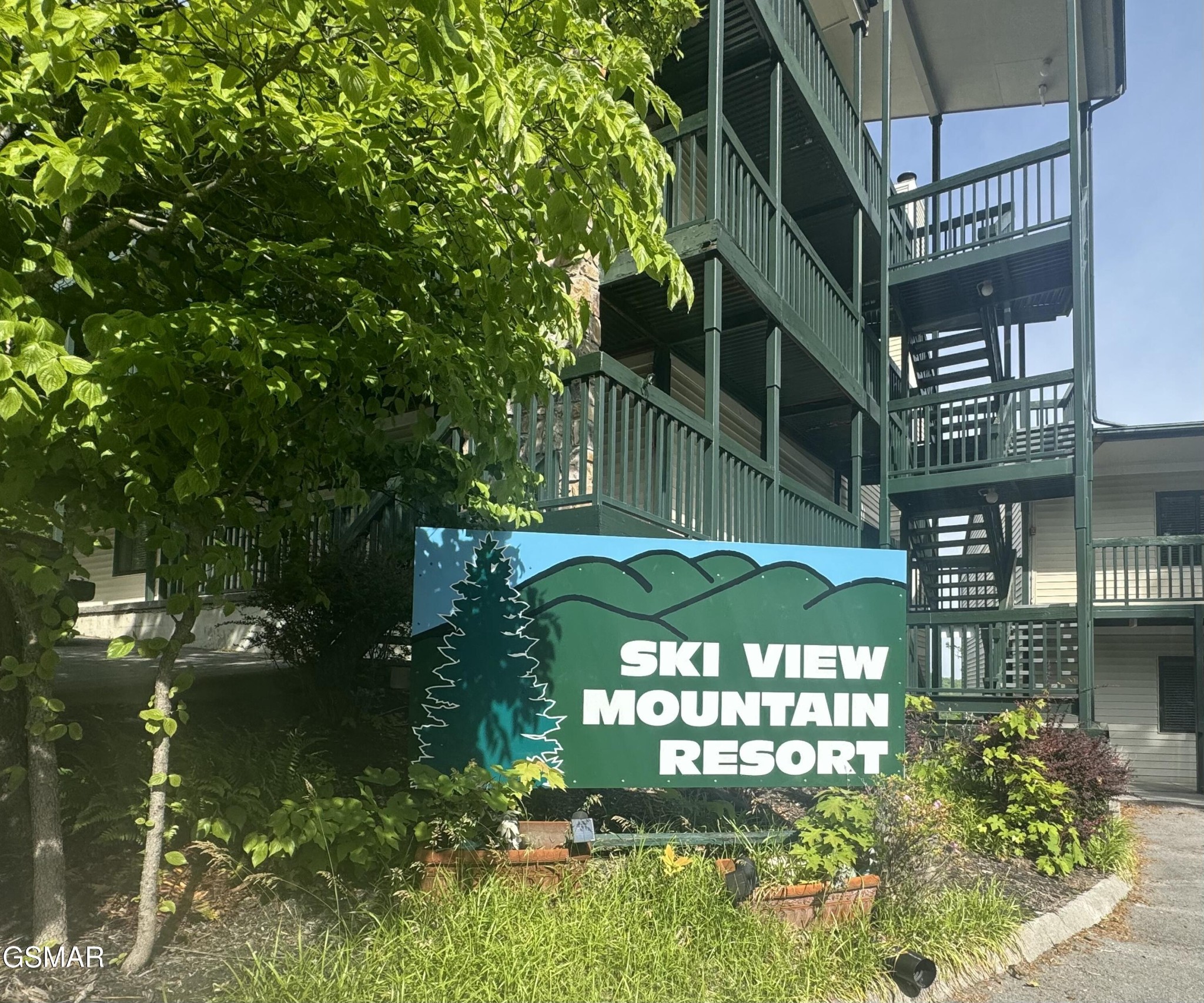 1102 Ski View Drive
