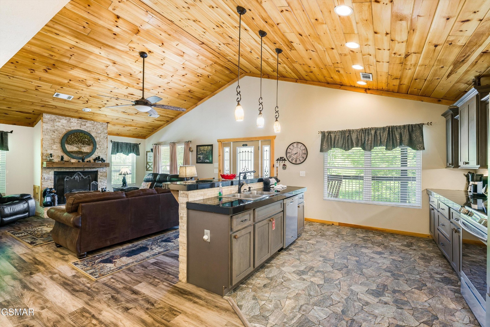 805 N Woodland Drive