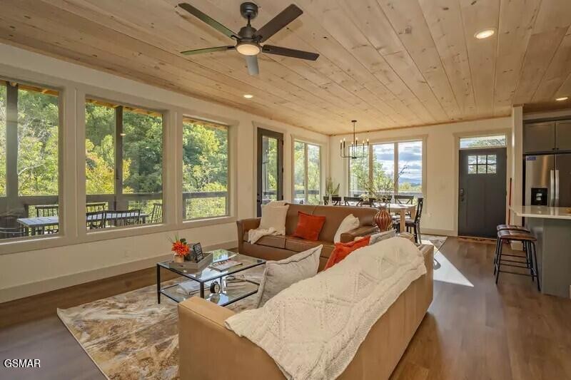 821 Sunshine Trail