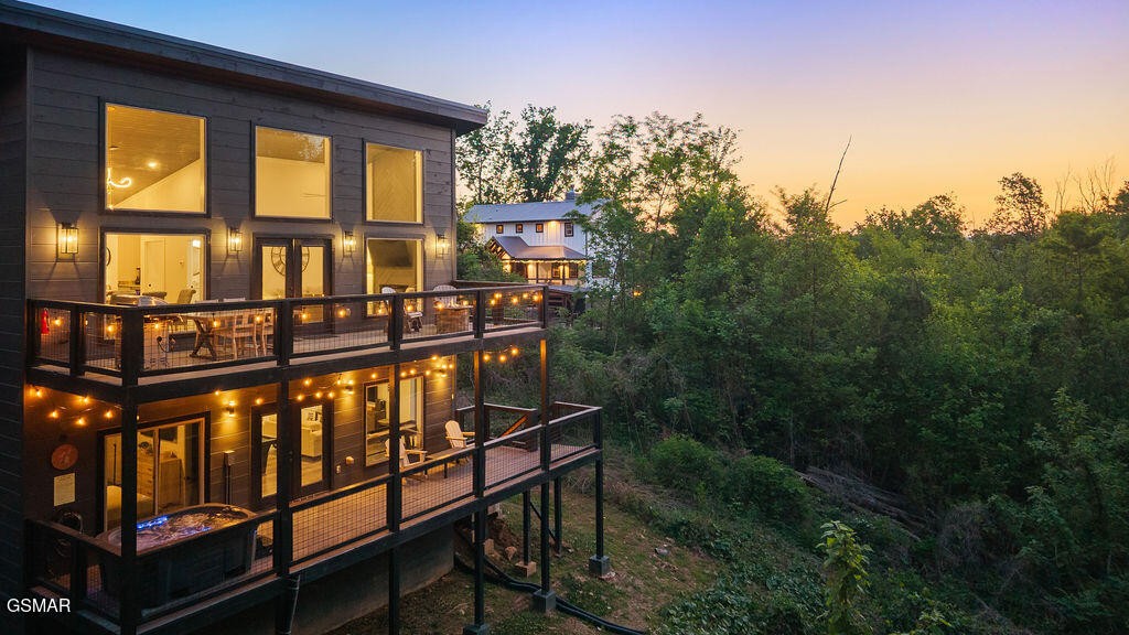 612 Sunset Lane
