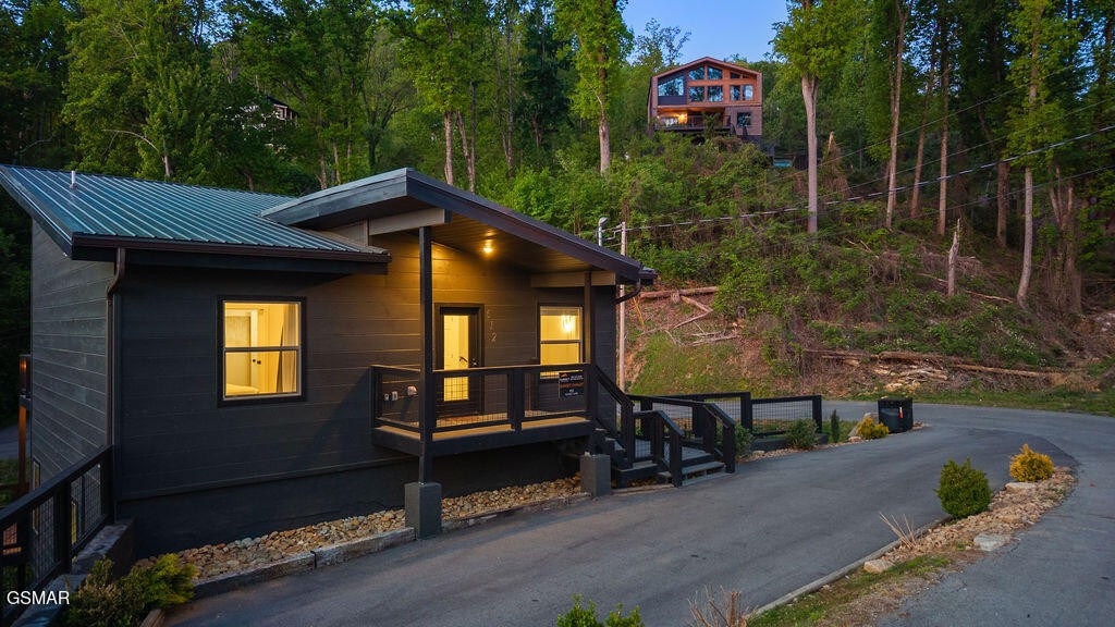 612 Sunset Lane