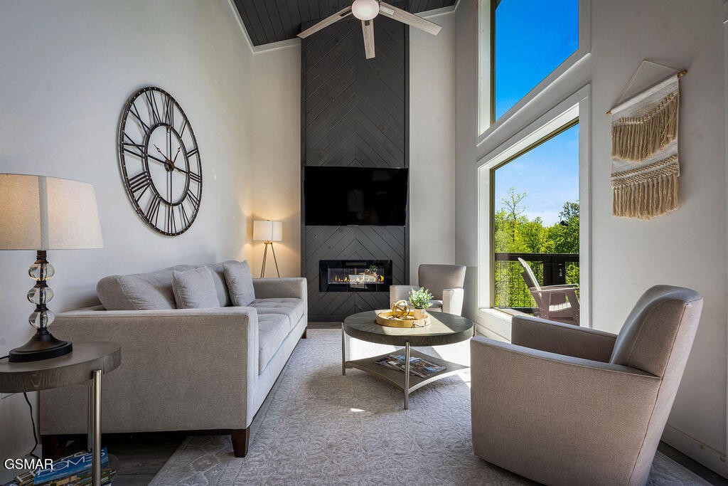 612 Sunset Lane