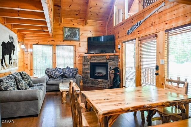 2138 Walnut Court