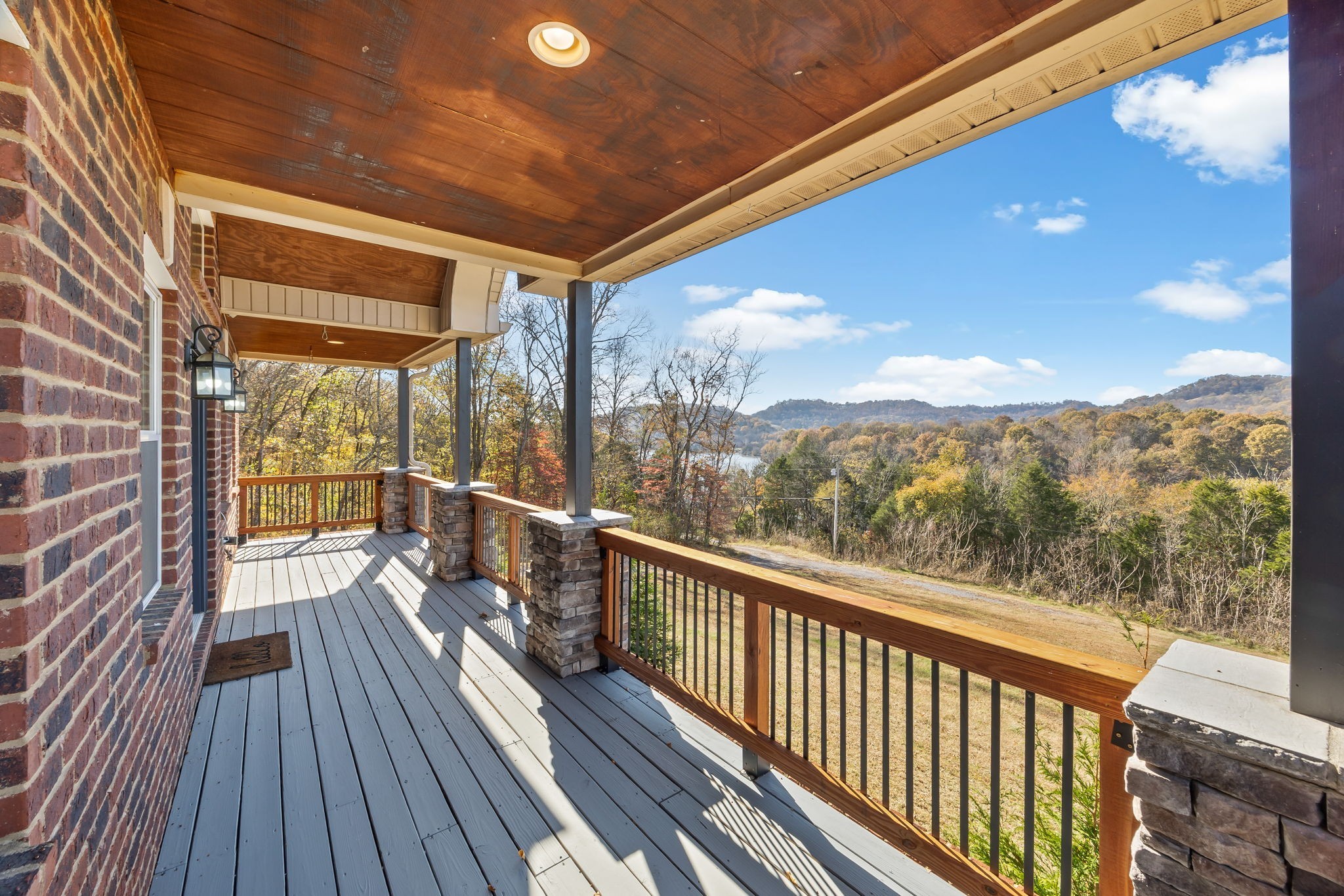 57 Lakeside Dr