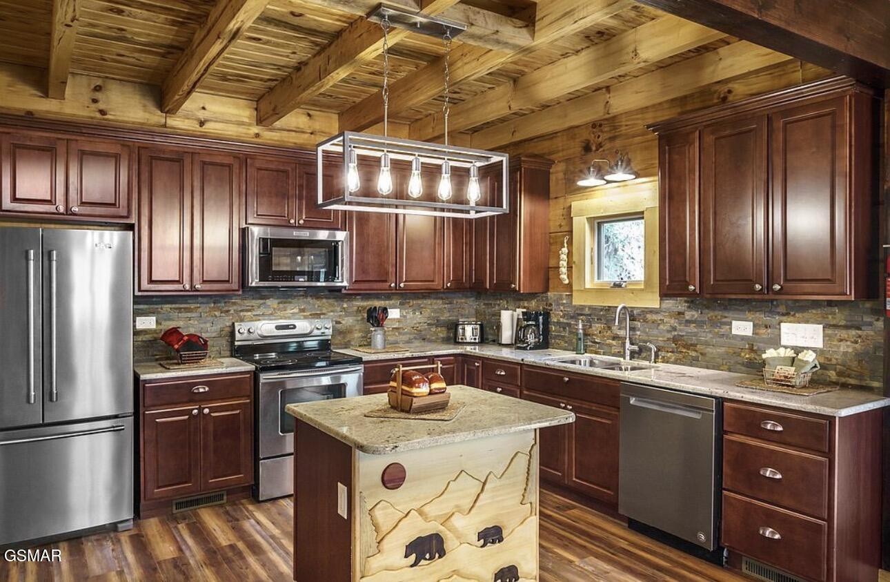 289 Roaring Fork Road