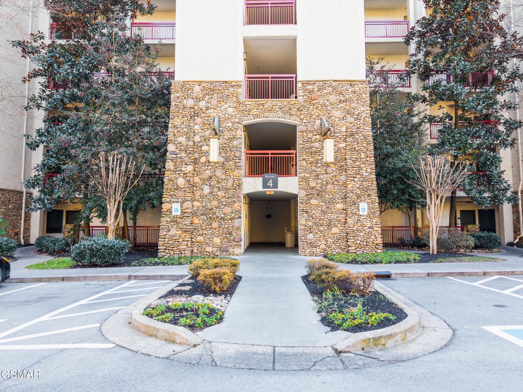 212 Dollywood Lane