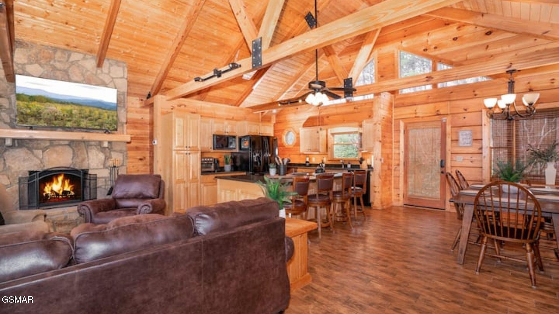 449 Lucerne Way