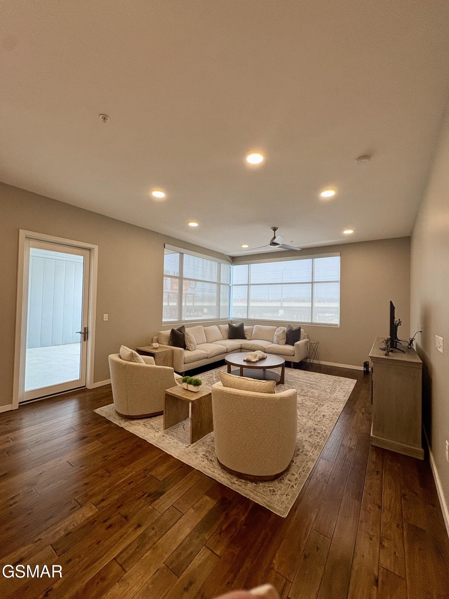 333 W Depot Avenue