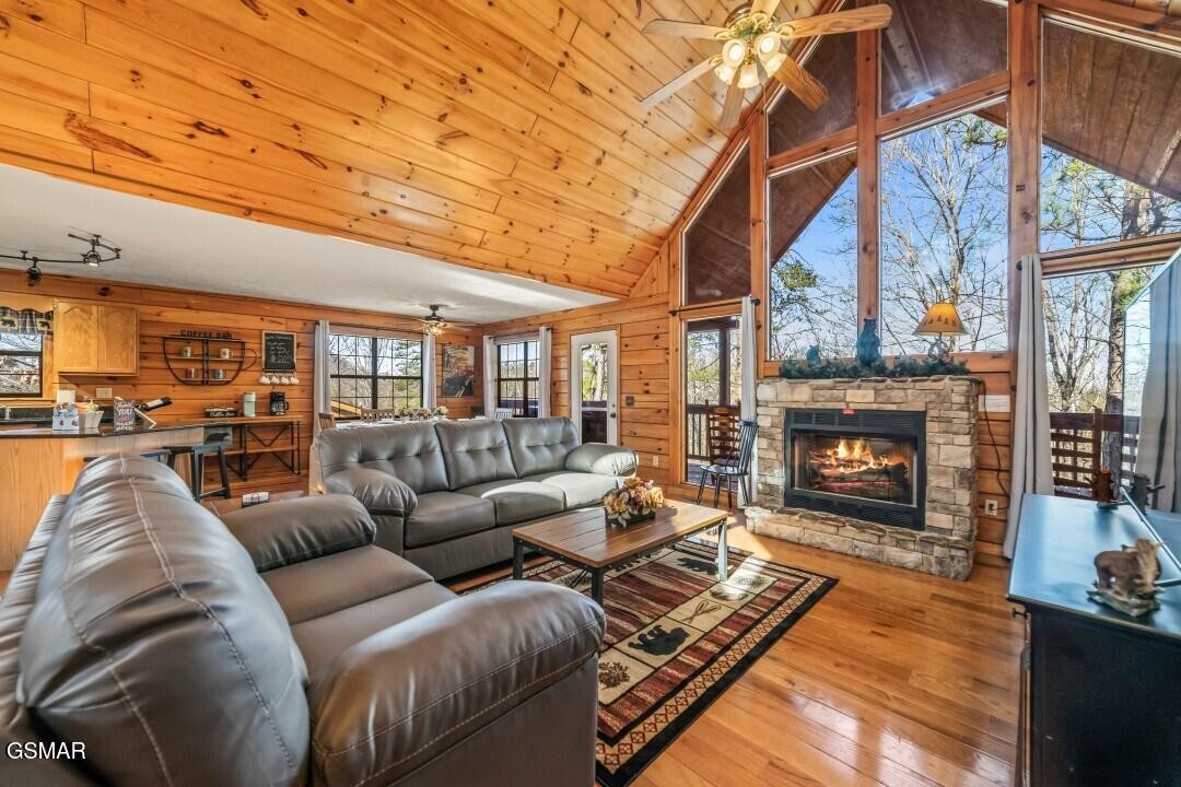 1643 Raccoon Den Way