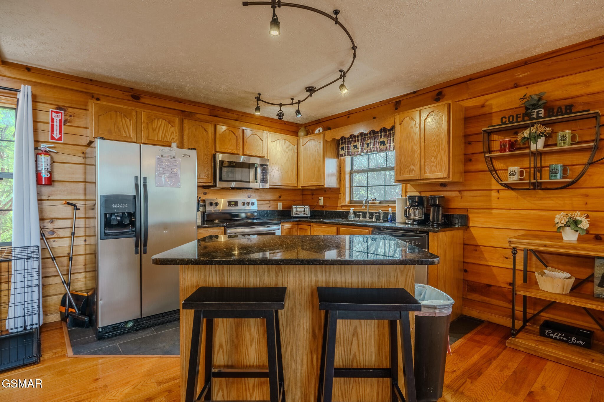 1643 Raccoon Den Way