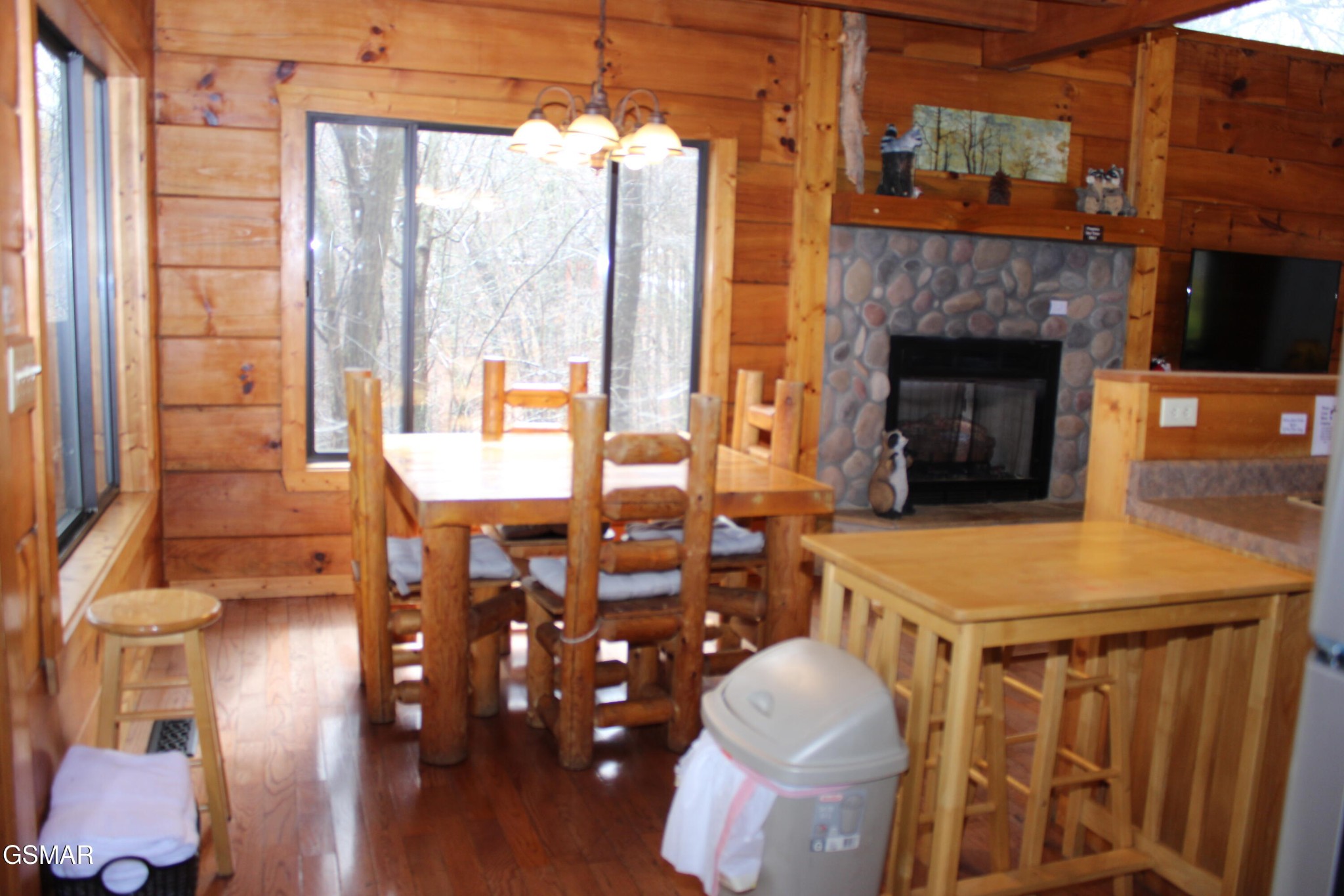 2232 E View Drive