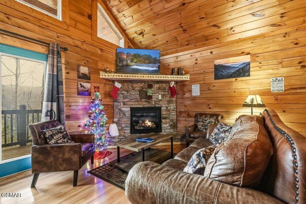 1779 Mountain Shadows Way