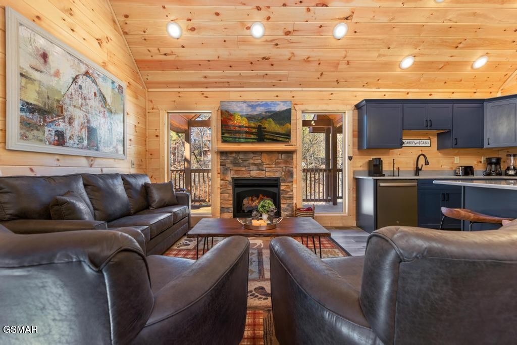 1110 Rocky Creek Way