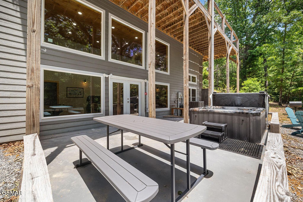 5042 Settlers View Lane